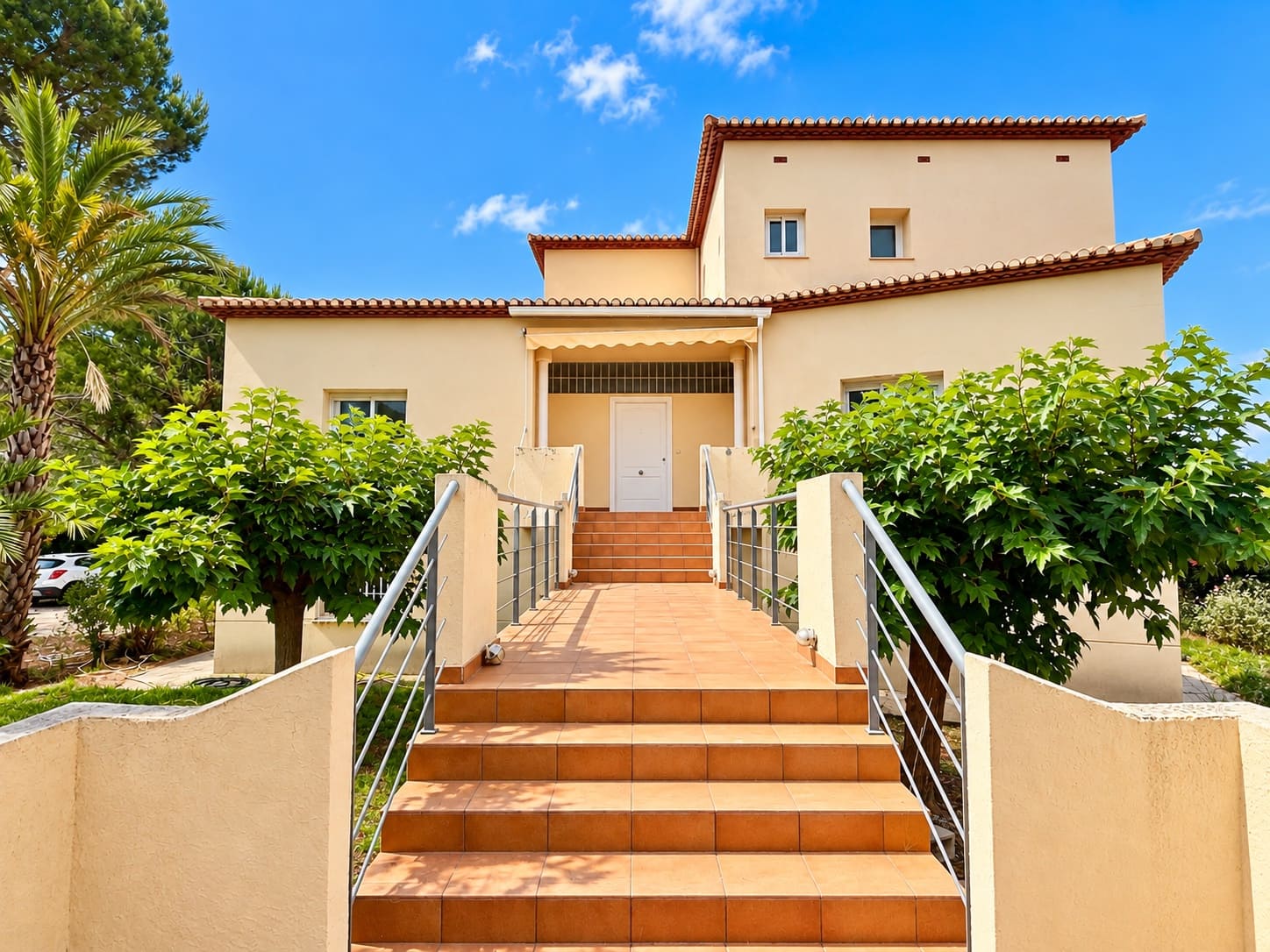 Chalet de 5 habitaciones en Ráfol de Almunia en venta con piscina garaje - 599.000 € (Ref: 10075381)