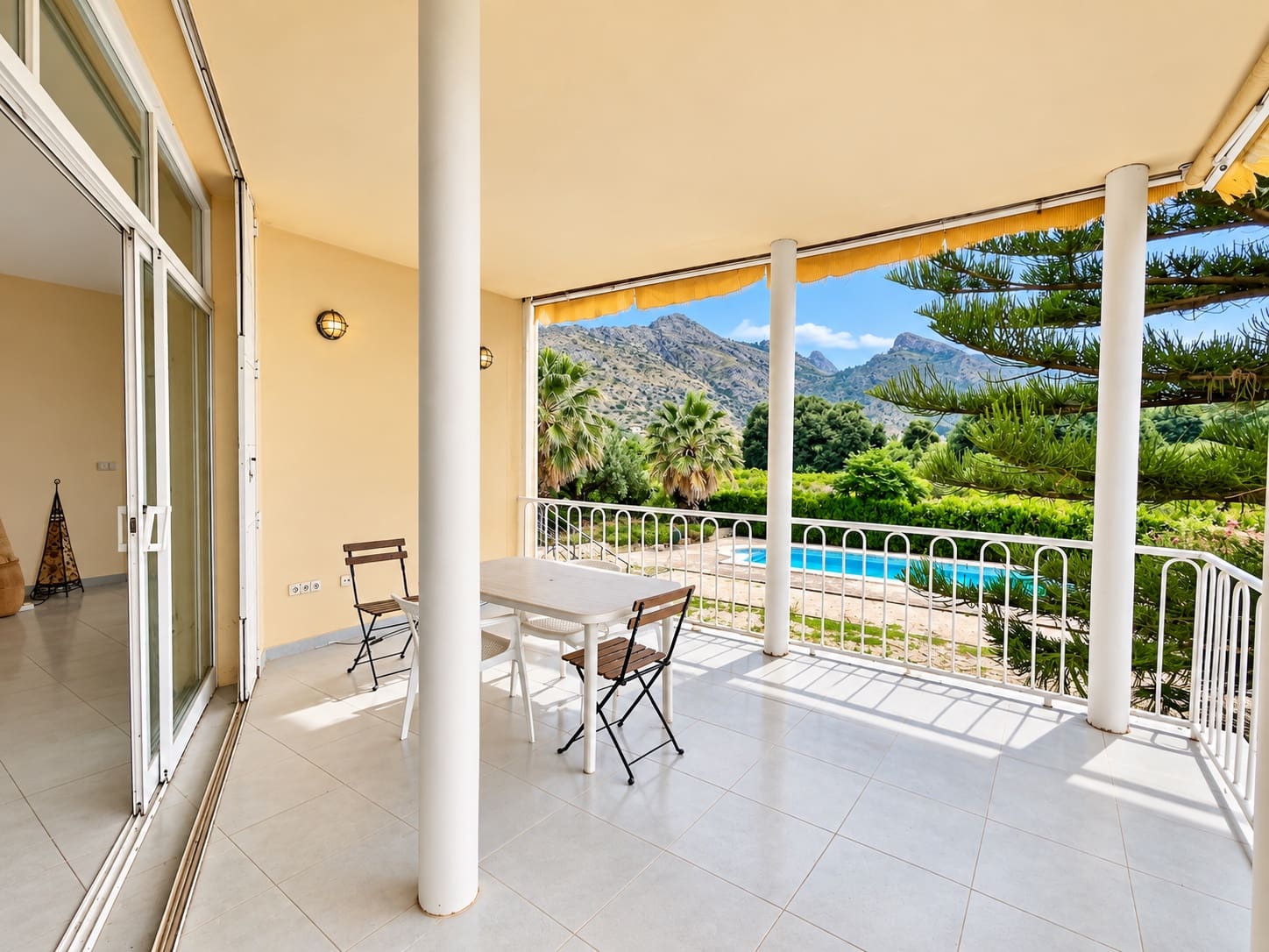 Chalet de 5 habitaciones en Ráfol de Almunia en venta con piscina garaje - 599.000 € (Ref: 10075381)