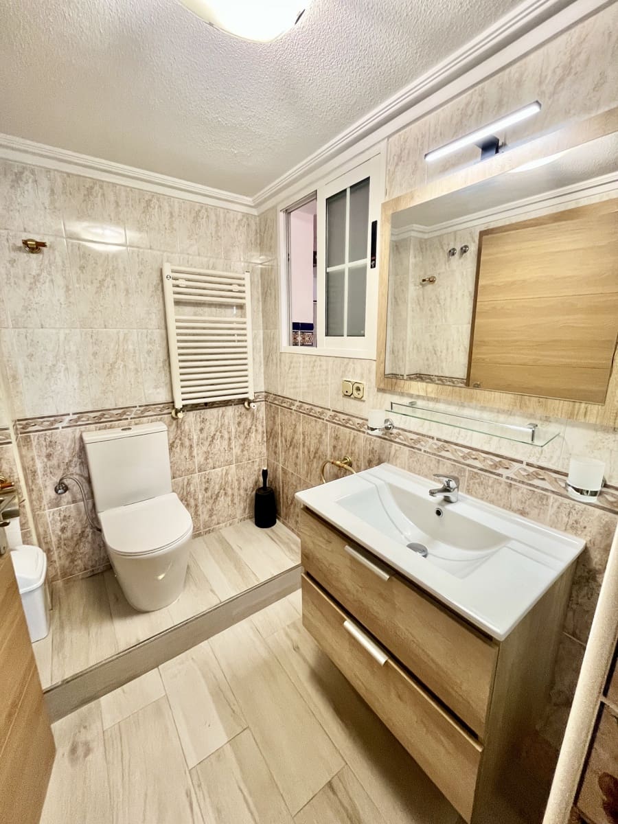 6 slaapkamer Villa te koop in Torrevieja met zwembad garage - € 645.000 (Ref: 9707805)