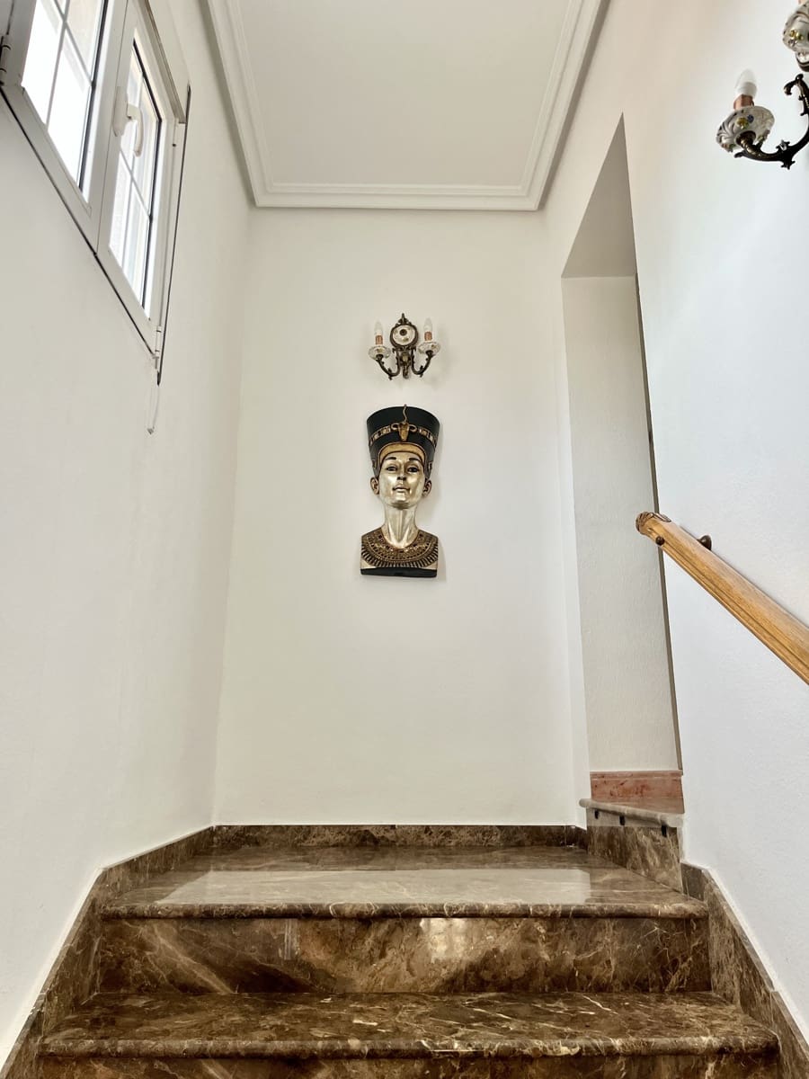 6 slaapkamer Villa te koop in Torrevieja met zwembad garage - € 645.000 (Ref: 9707805)