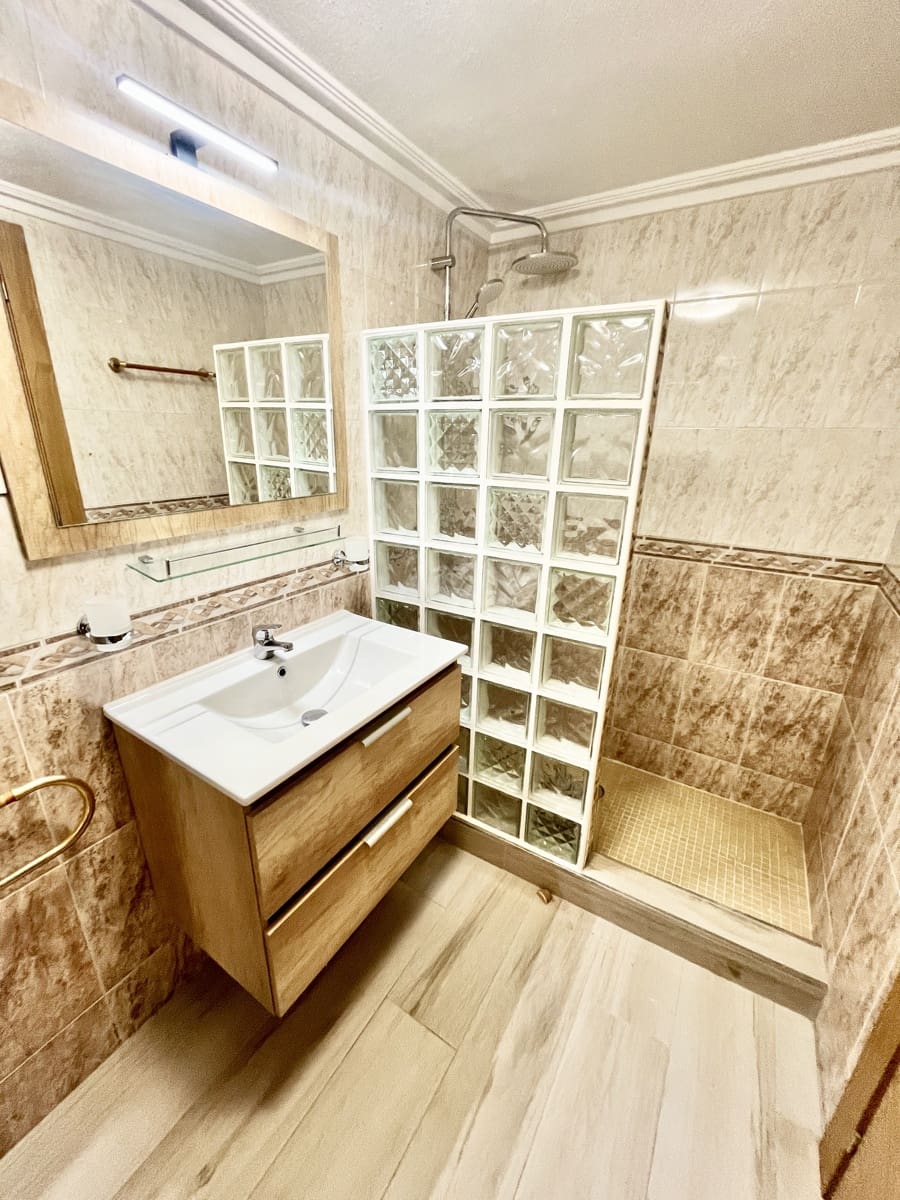 6 slaapkamer Villa te koop in Torrevieja met zwembad garage - € 645.000 (Ref: 9707805)