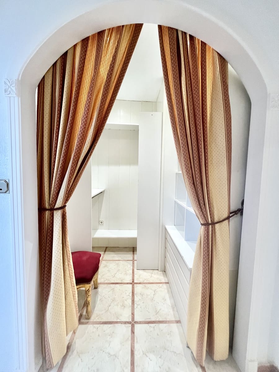 6 slaapkamer Villa te koop in Torrevieja met zwembad garage - € 645.000 (Ref: 9707805)