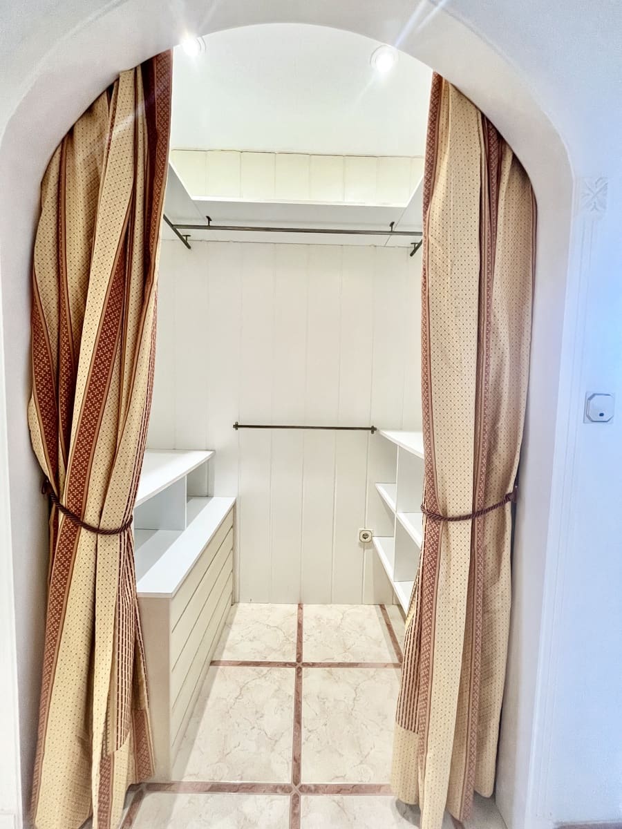 6 slaapkamer Villa te koop in Torrevieja met zwembad garage - € 645.000 (Ref: 9707805)