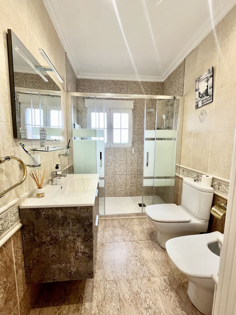 6 slaapkamer Villa te koop in Torrevieja met zwembad garage - € 645.000 (Ref: 9707805)