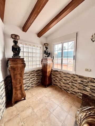 6 slaapkamer Villa te koop in El Chaparral, Torrevieja met zwembad garage - € 645.000 (Ref: 9707805)