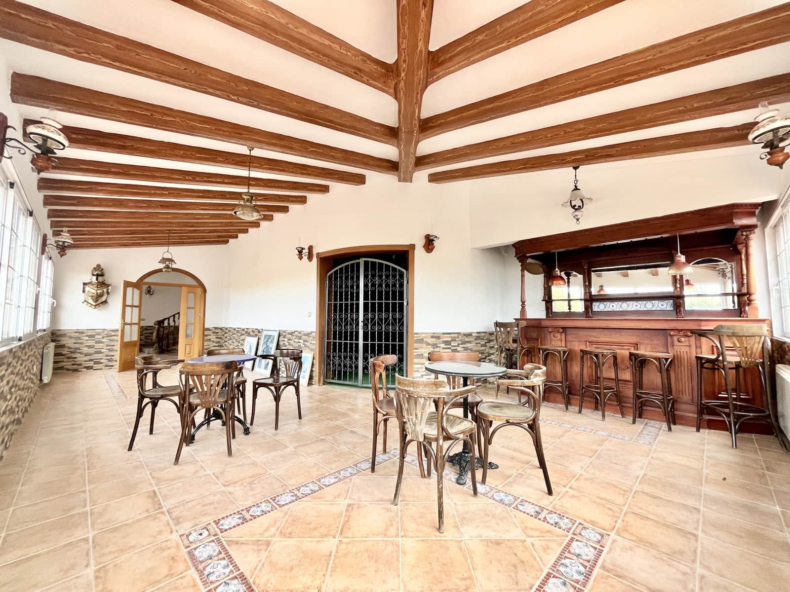 6 slaapkamer Villa te koop in Torrevieja met zwembad garage - € 645.000 (Ref: 9707805)