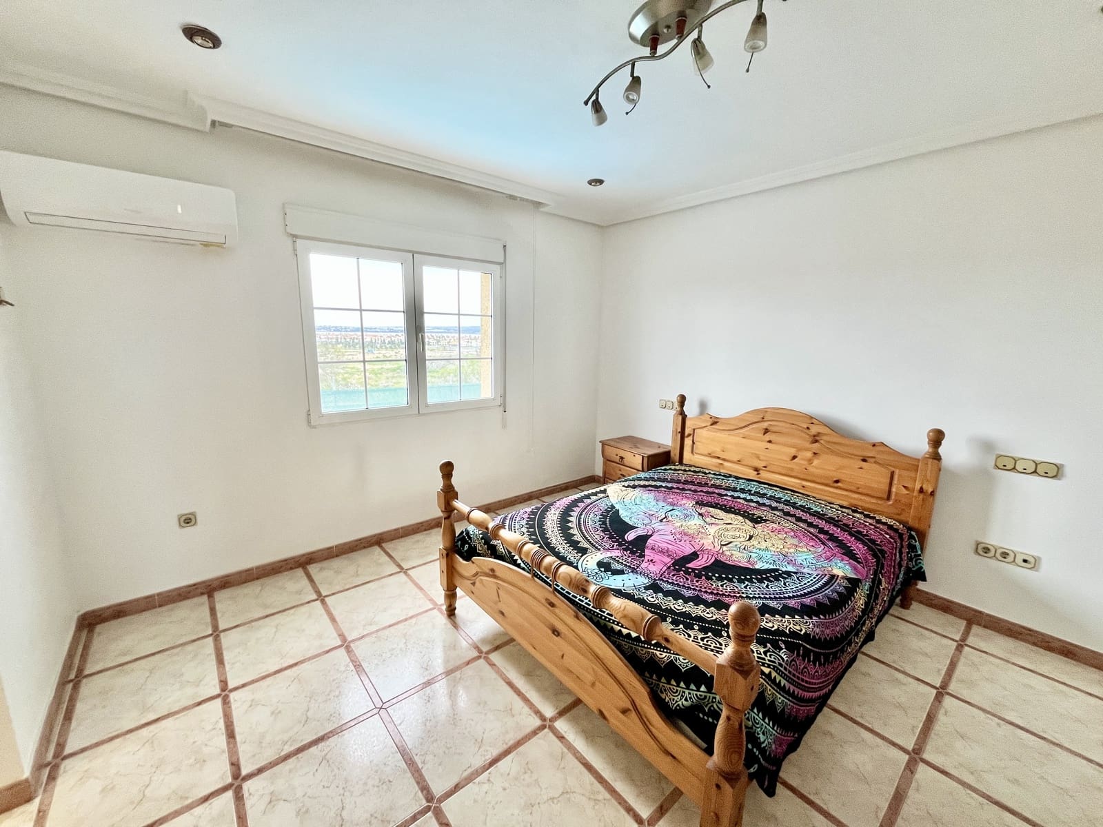 6 slaapkamer Villa te koop in Torrevieja met zwembad garage - € 645.000 (Ref: 9707805)