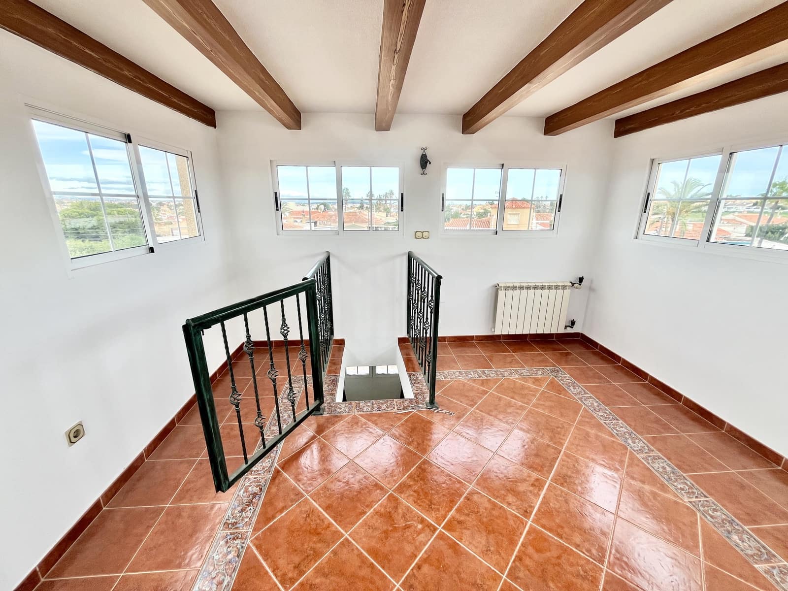 6 slaapkamer Villa te koop in Torrevieja met zwembad garage - € 645.000 (Ref: 9707805)