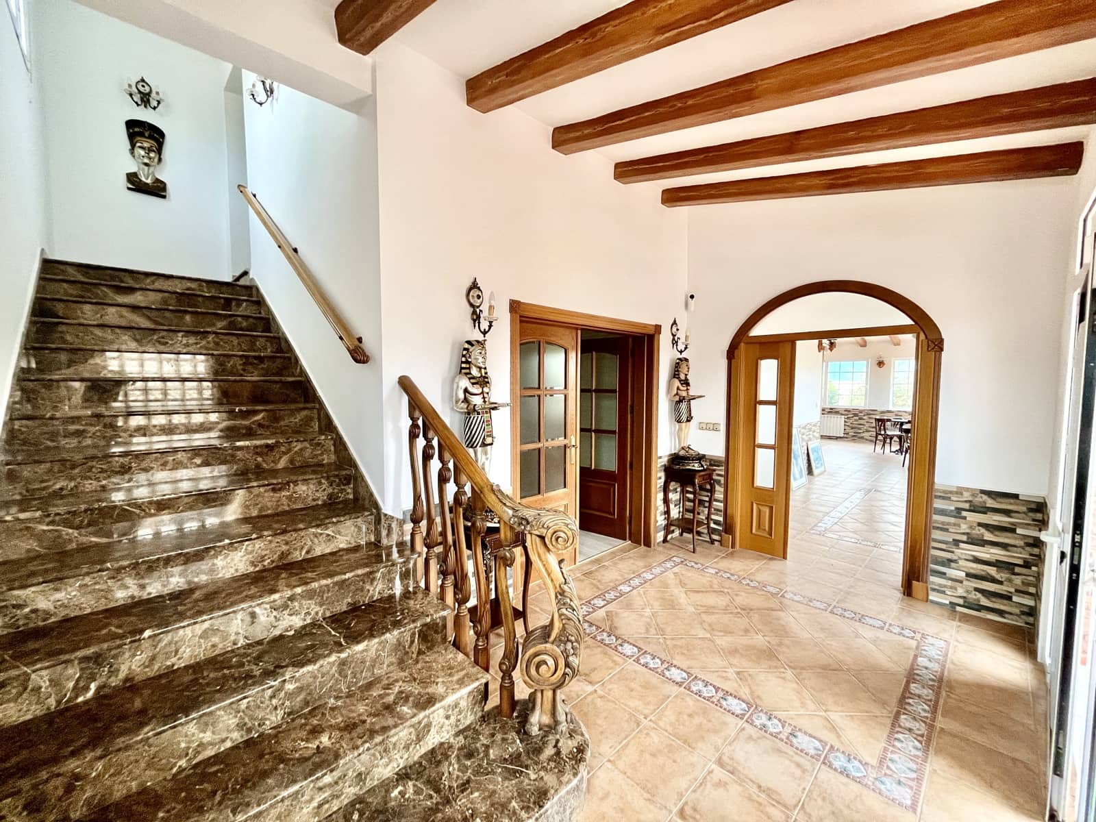 6 slaapkamer Villa te koop in Torrevieja met zwembad garage - € 645.000 (Ref: 9707805)