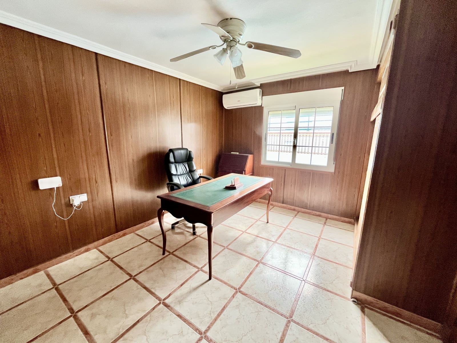 6 slaapkamer Villa te koop in Torrevieja met zwembad garage - € 645.000 (Ref: 9707805)