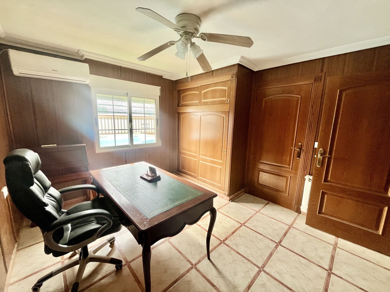 6 slaapkamer Villa te koop in Torrevieja met zwembad garage - € 645.000 (Ref: 9707805)