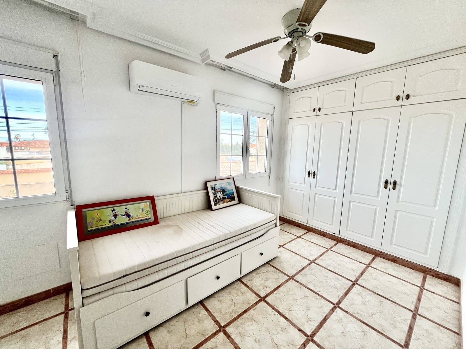 6 slaapkamer Villa te koop in Torrevieja met zwembad garage - € 645.000 (Ref: 9707805)