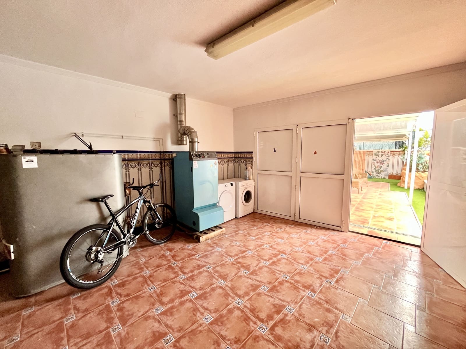 6 slaapkamer Villa te koop in Torrevieja met zwembad garage - € 645.000 (Ref: 9707805)