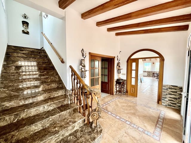 6 slaapkamer Villa te koop in El Chaparral, Torrevieja met zwembad garage - € 645.000 (Ref: 9707805)