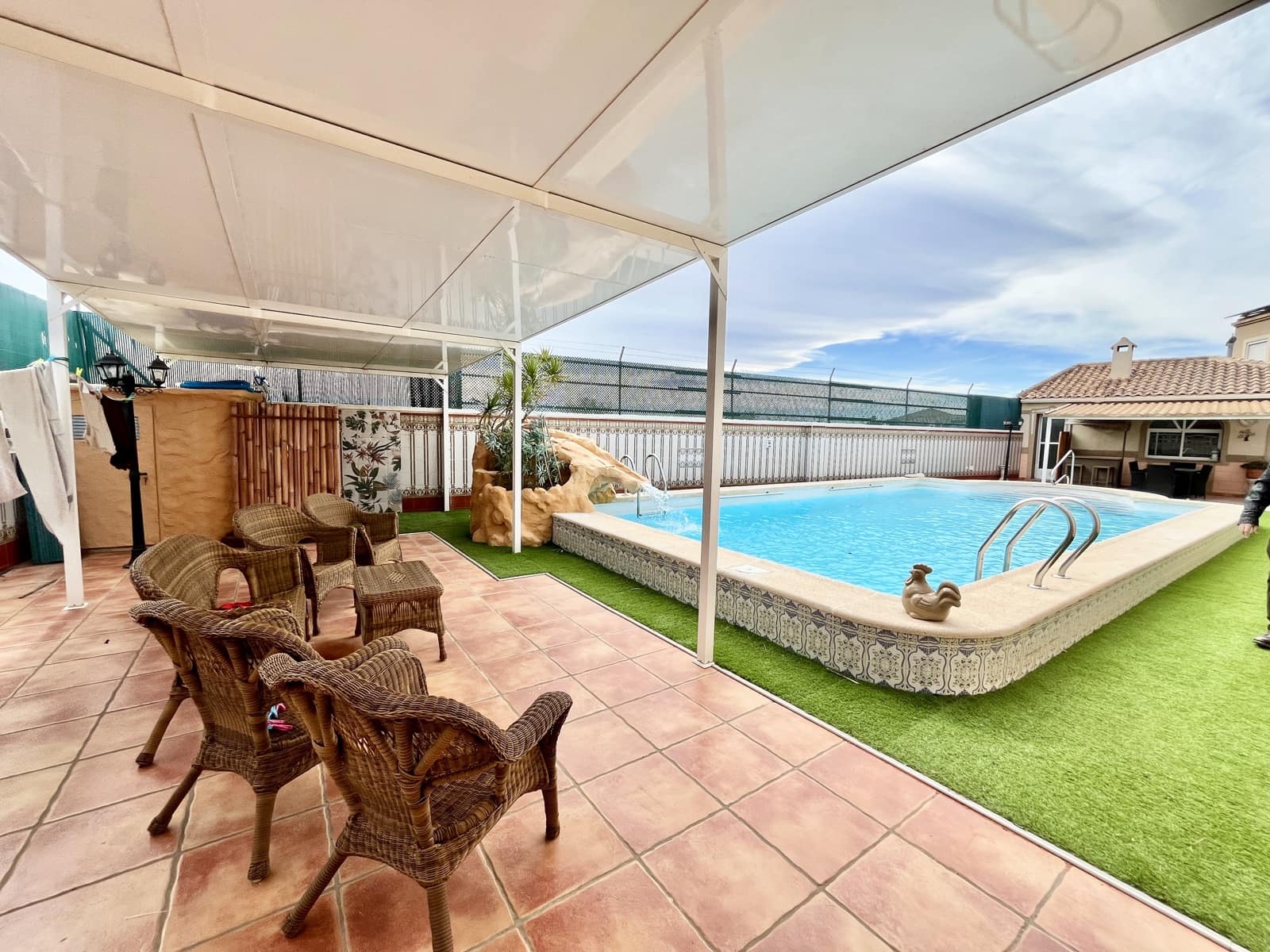 6 slaapkamer Villa te koop in Torrevieja met zwembad garage - € 645.000 (Ref: 9707805)