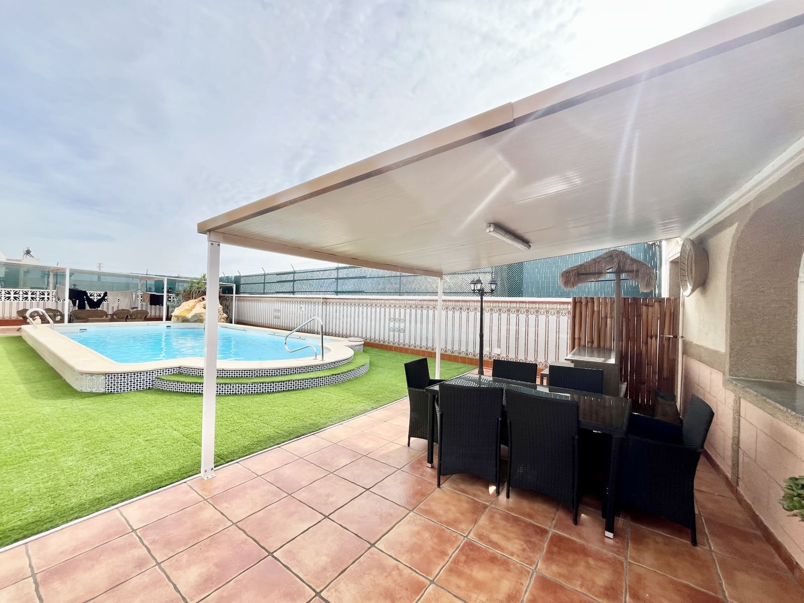 6 slaapkamer Villa te koop in Torrevieja met zwembad garage - € 645.000 (Ref: 9707805)