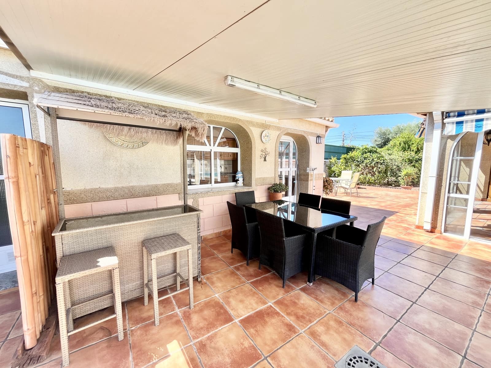 6 soverom Villa til salgs i Torrevieja med svømmebasseng garasje - € 599 000 (Ref: 9707805)