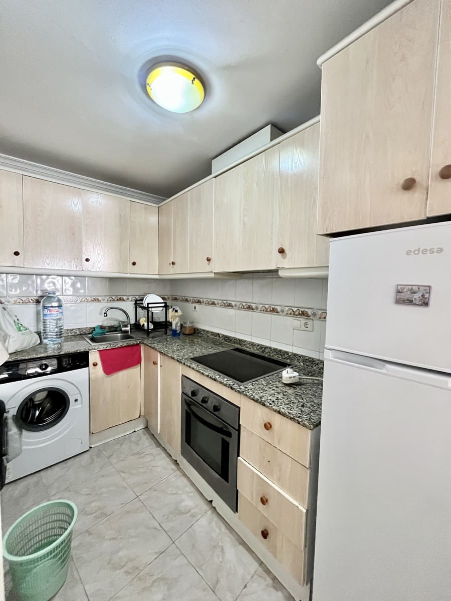 2 bedroom Apartment for sale in Torrevieja - € 120,000 (Ref: 9709122)