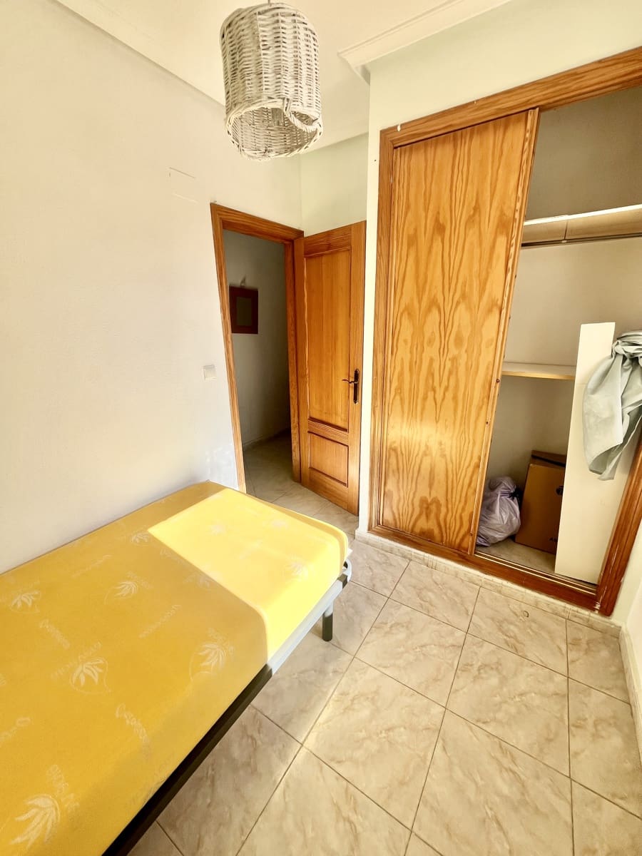 2 bedroom Apartment for sale in Torrevieja - € 120,000 (Ref: 9709122)