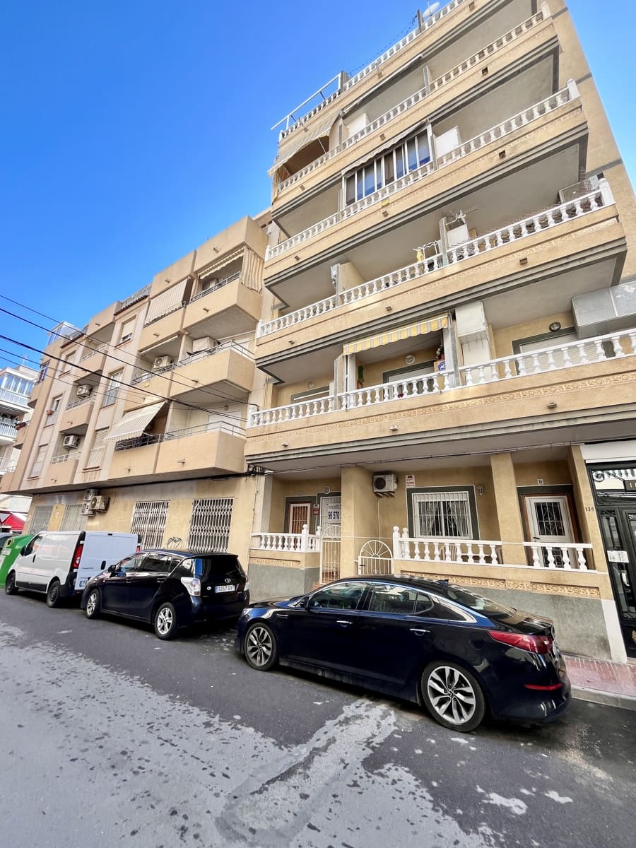 2 bedroom Apartment for sale in Torrevieja - € 120,000 (Ref: 9709122)