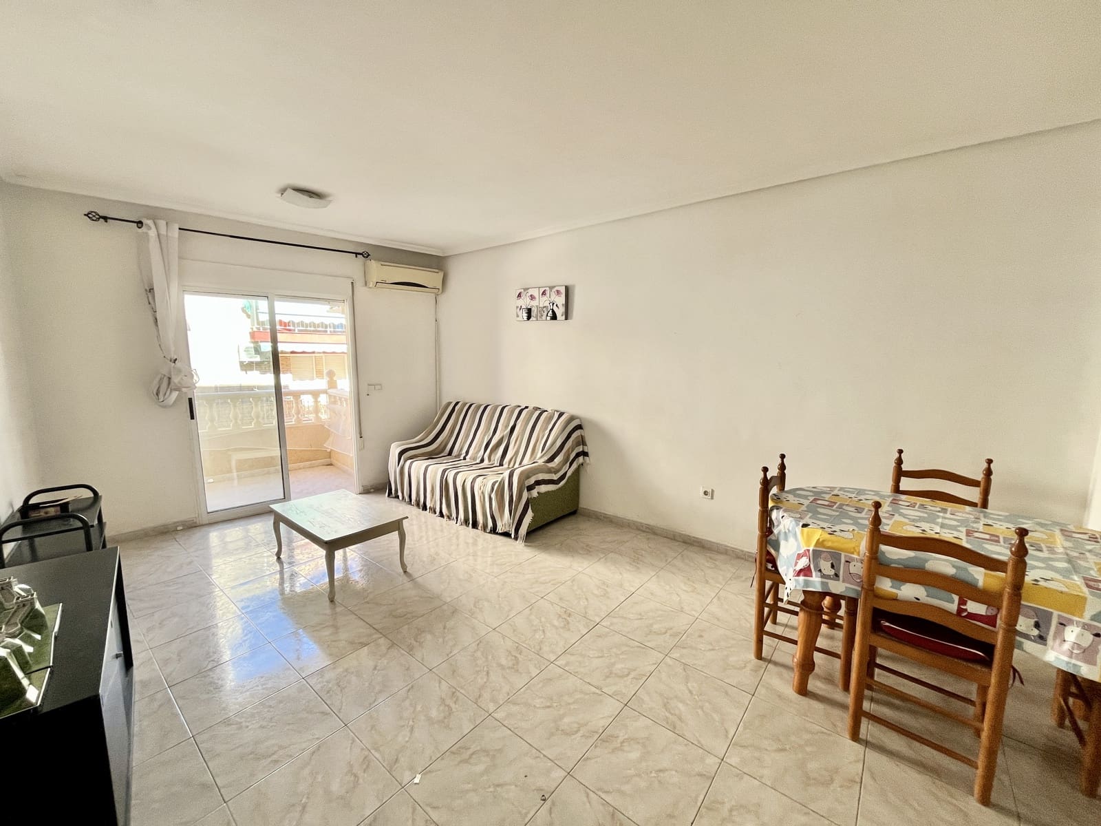 2 bedroom Apartment for sale in Torrevieja - € 120,000 (Ref: 9709122)