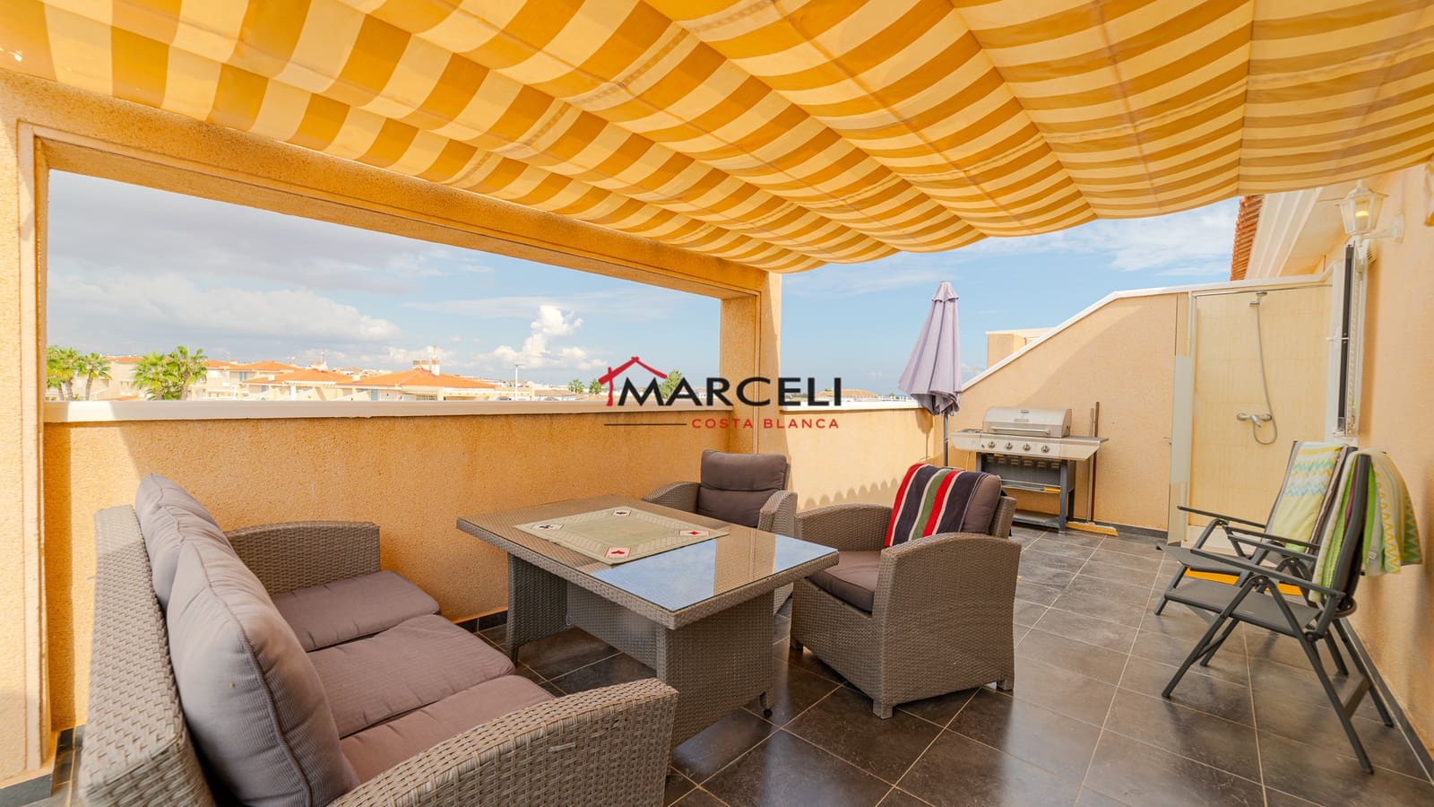 2 soverom Penthouse til salgs i Orihuela Costa med svømmebasseng - € 229 000 (Ref: 9709175)