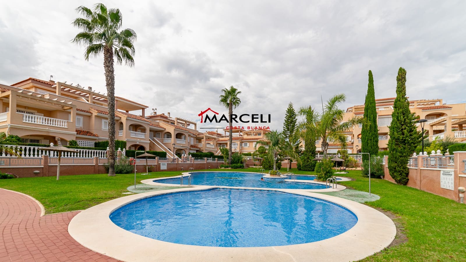 2 soverom Penthouse til salgs i Orihuela Costa med svømmebasseng - € 229 000 (Ref: 9709175)