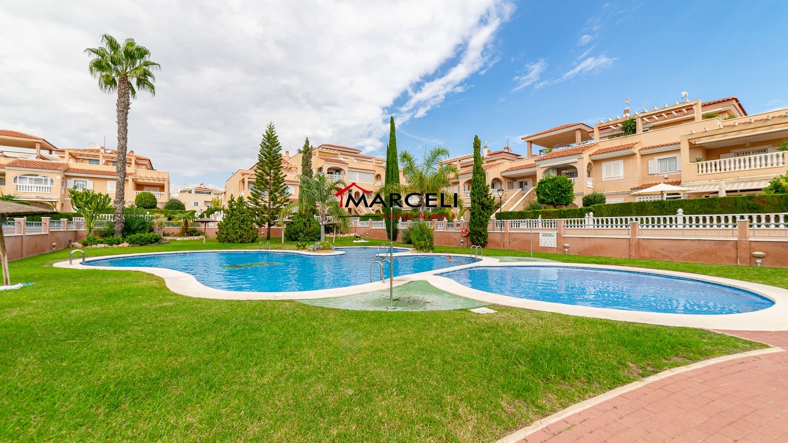 2 soverom Penthouse til salgs i Orihuela Costa med svømmebasseng - € 229 000 (Ref: 9709175)