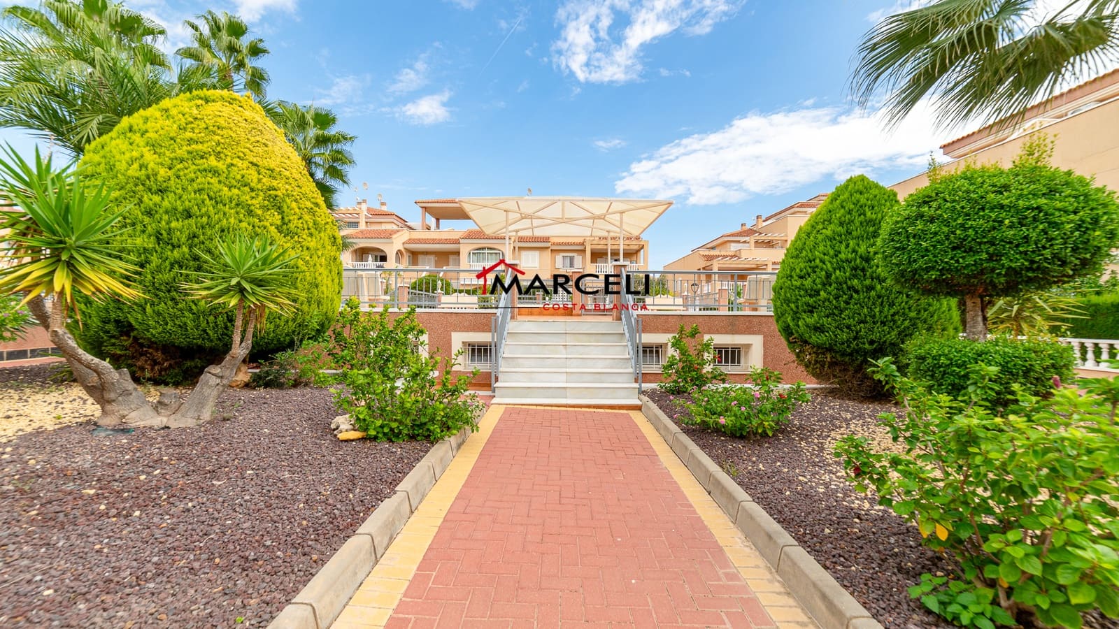 2 soverom Penthouse til salgs i Orihuela Costa med svømmebasseng - € 229 000 (Ref: 9709175)