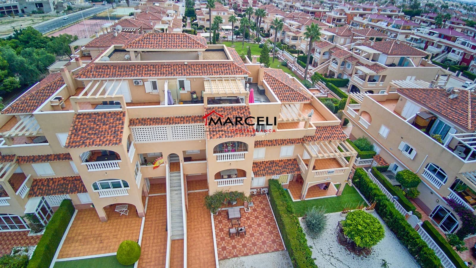 2 soverom Penthouse til salgs i Orihuela Costa med svømmebasseng - € 229 000 (Ref: 9709175)