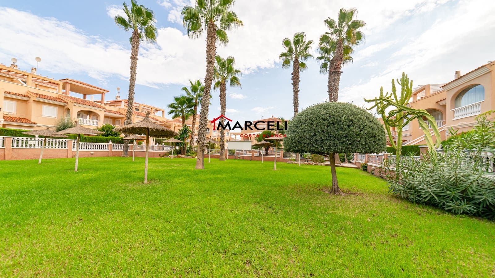 2 soverom Penthouse til salgs i Orihuela Costa med svømmebasseng - € 229 000 (Ref: 9709175)