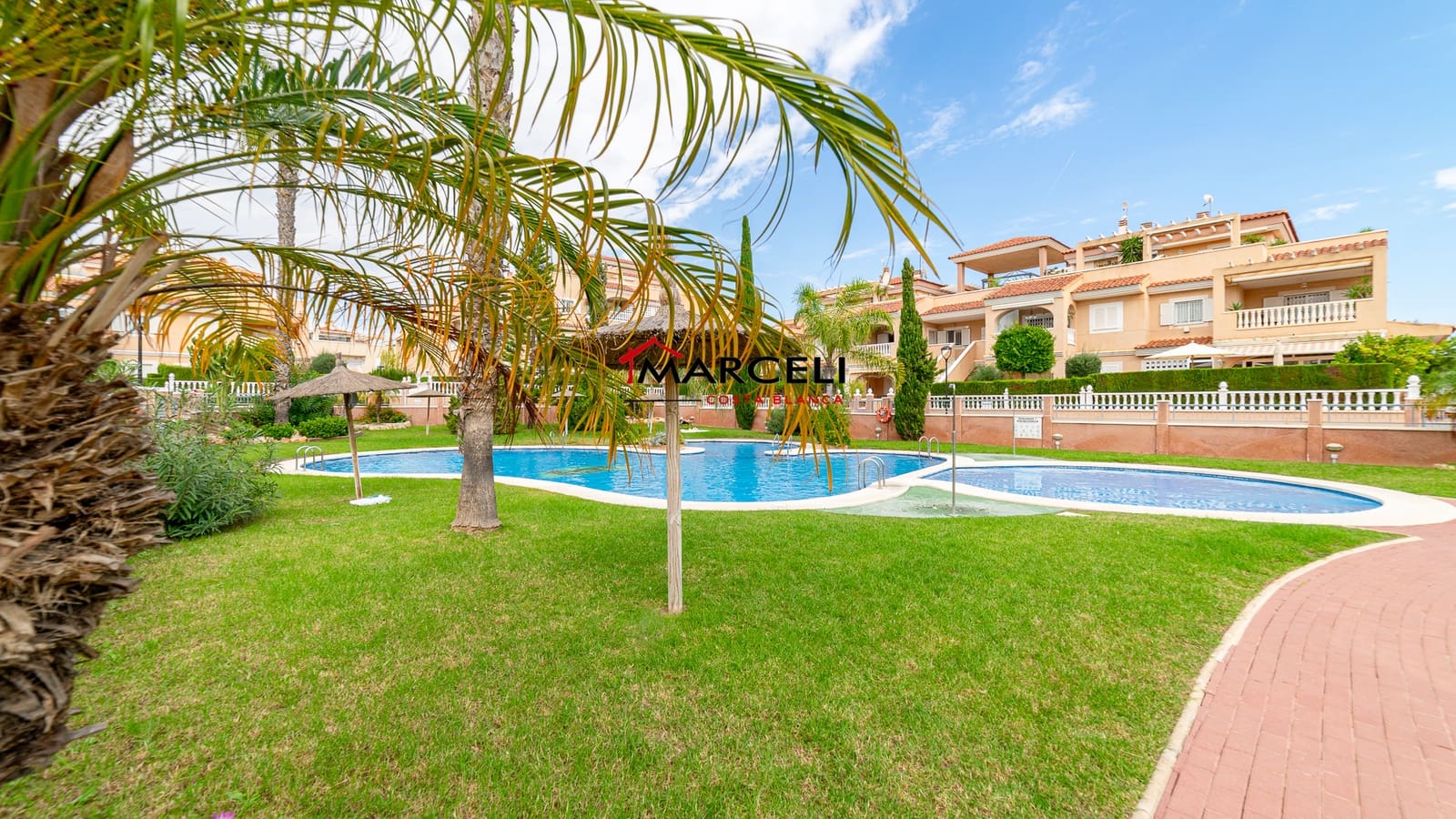 2 soverom Penthouse til salgs i Orihuela Costa med svømmebasseng - € 229 000 (Ref: 9709175)