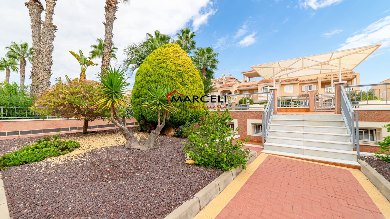 2 soverom Penthouse til salgs i Orihuela Costa med svømmebasseng - € 229 000 (Ref: 9709175)