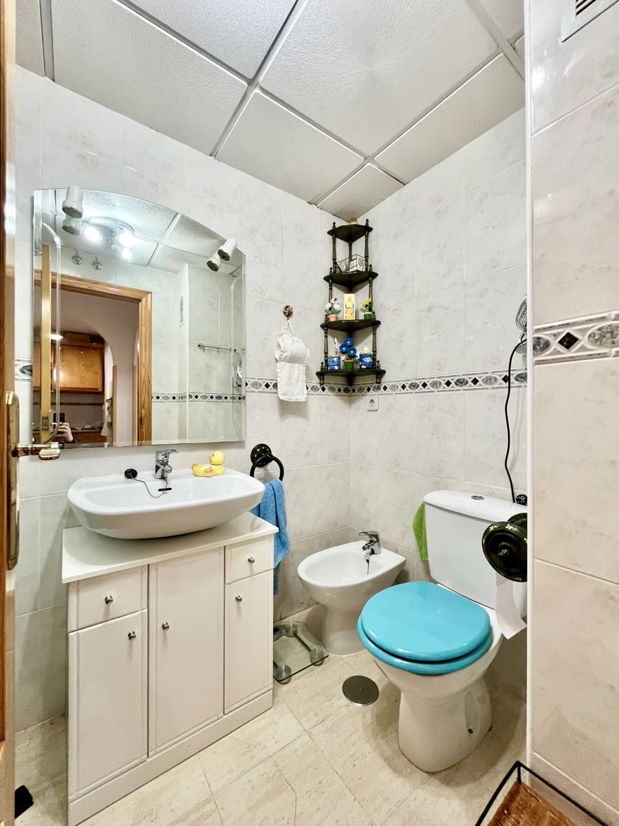 1 quarto Penthouse para venda em Torrevieja com piscina - 115 000 € (Ref: 9713621)