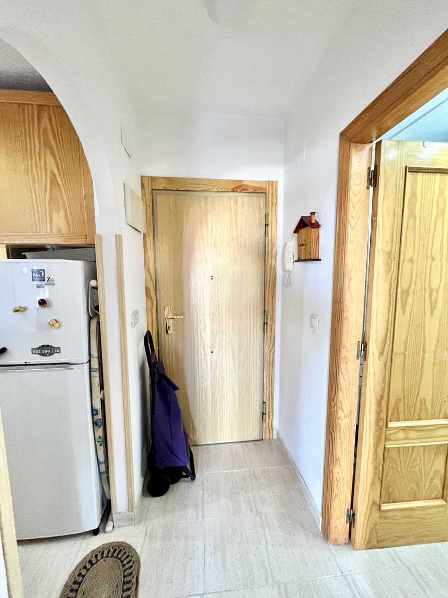 1 quarto Penthouse para venda em Torrevieja com piscina - 115 000 € (Ref: 9713621)