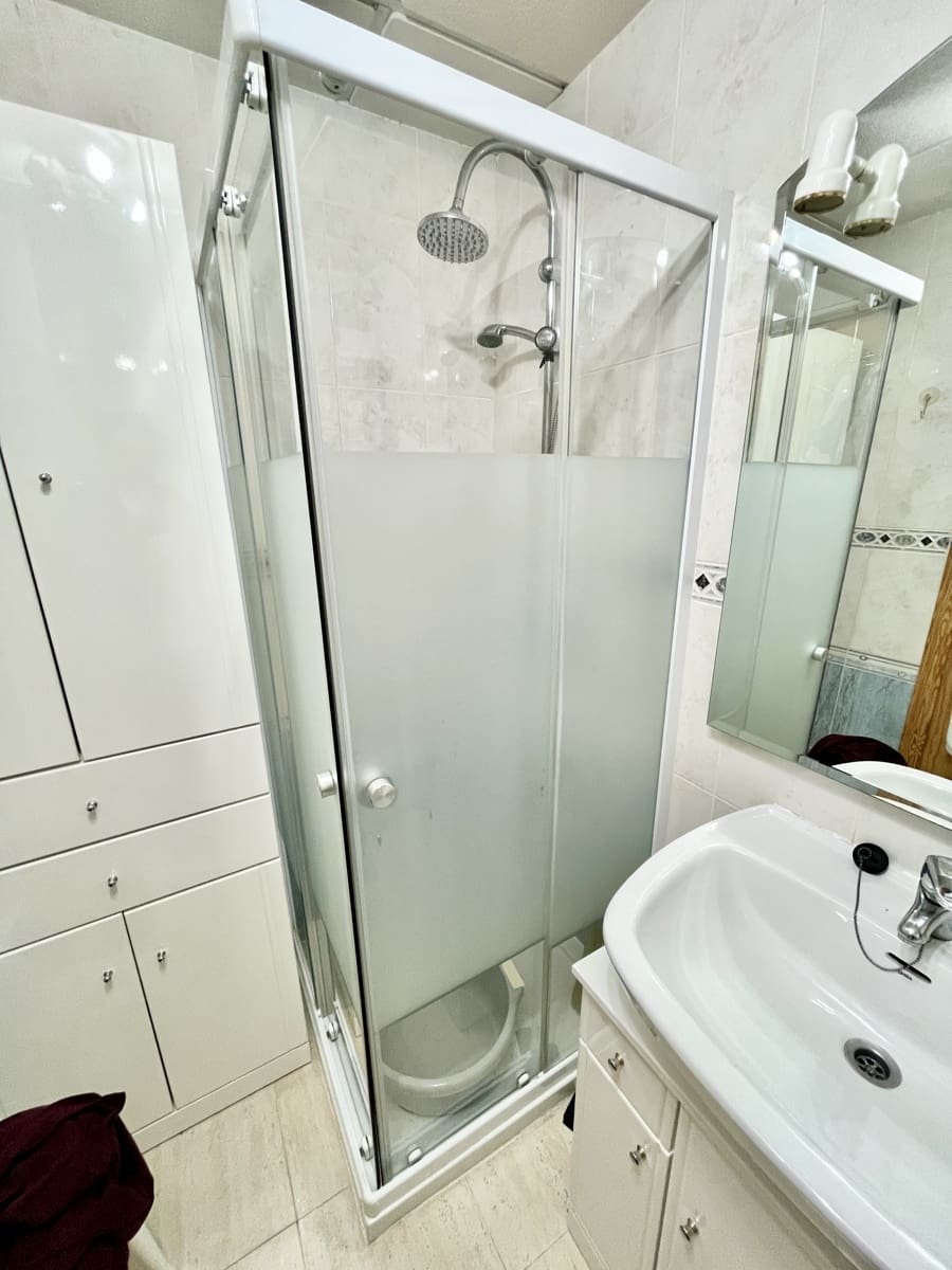 1 quarto Penthouse para venda em Torrevieja com piscina - 115 000 € (Ref: 9713621)