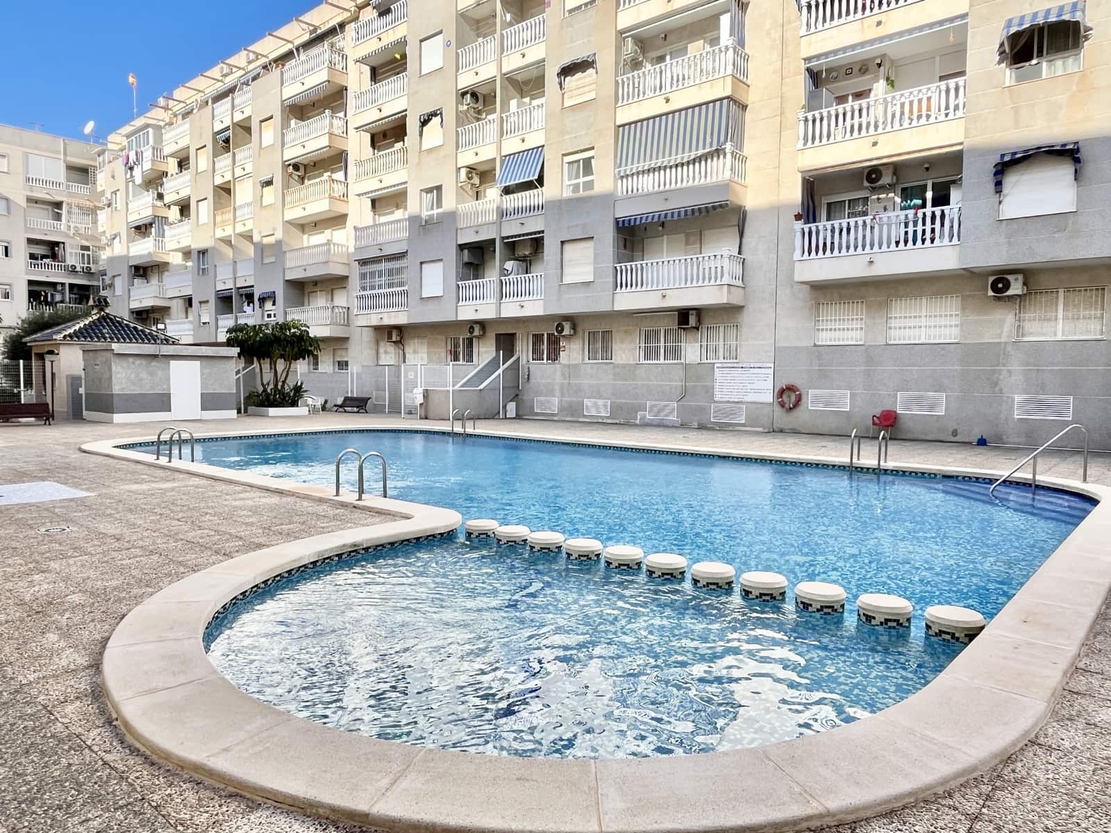 1 quarto Penthouse para venda em Torrevieja com piscina - 115 000 € (Ref: 9713621)