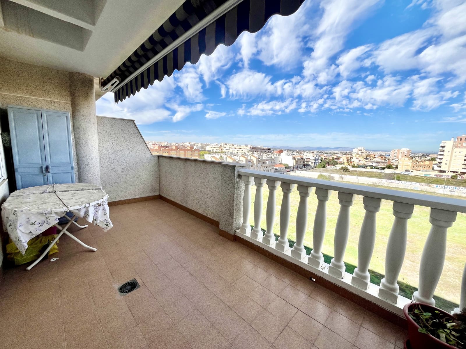 1 quarto Penthouse para venda em Torrevieja com piscina - 115 000 € (Ref: 9713621)