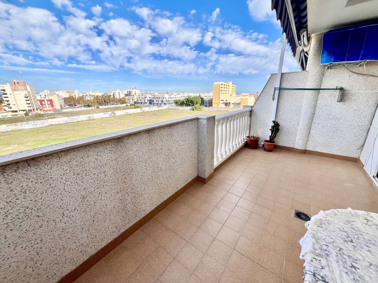 1 quarto Penthouse para venda em Torrevieja com piscina - 115 000 € (Ref: 9713621)