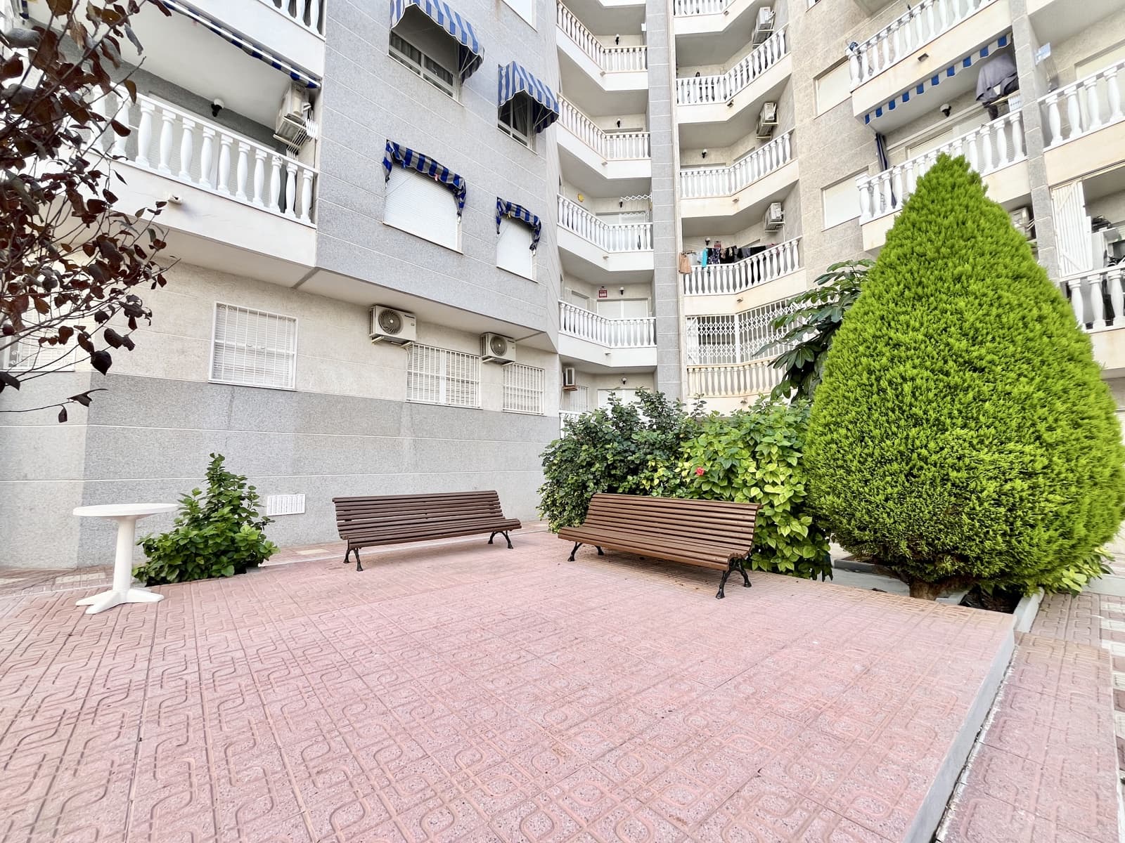 1 quarto Penthouse para venda em Torrevieja com piscina - 115 000 € (Ref: 9713621)