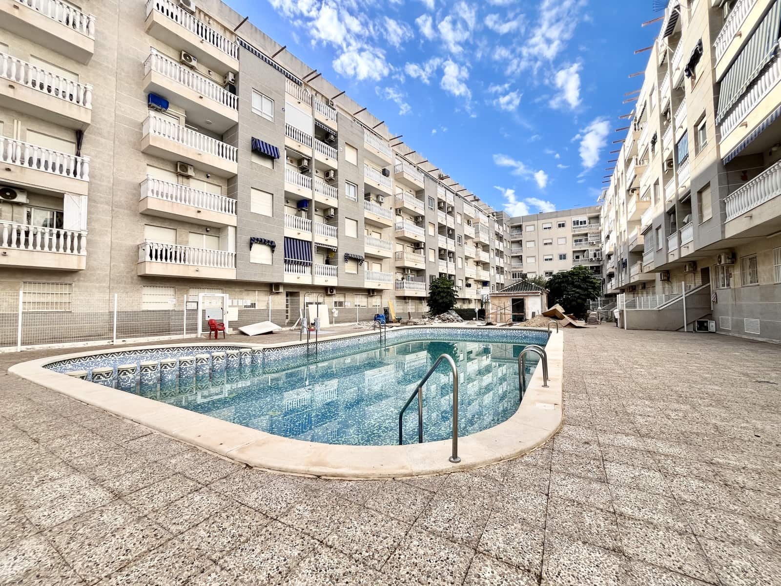 1 quarto Penthouse para venda em Torrevieja com piscina - 115 000 € (Ref: 9713621)