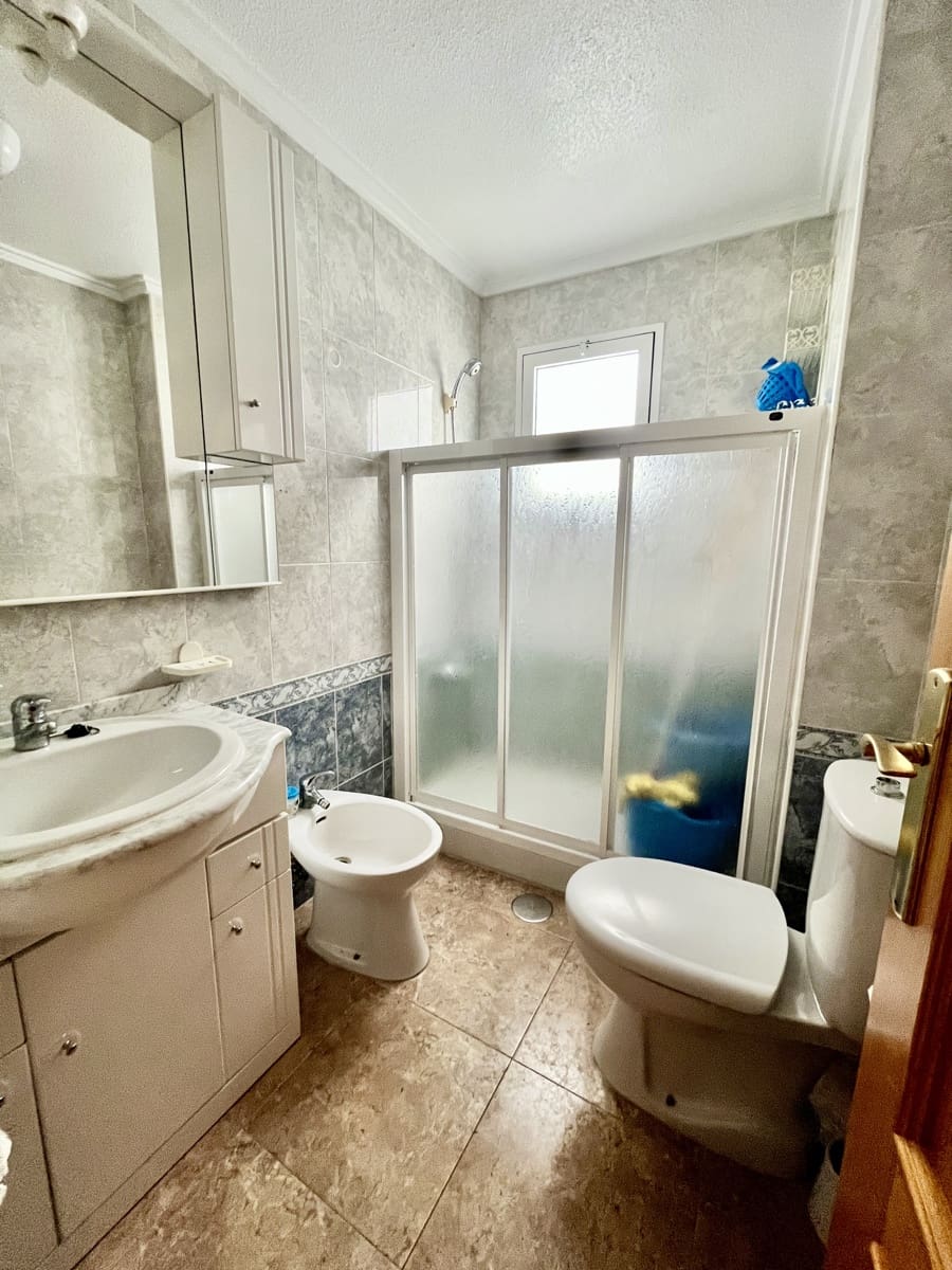 1 bedroom Flat for sale in Torrevieja with pool garage - € 125,000 (Ref: 9733869)