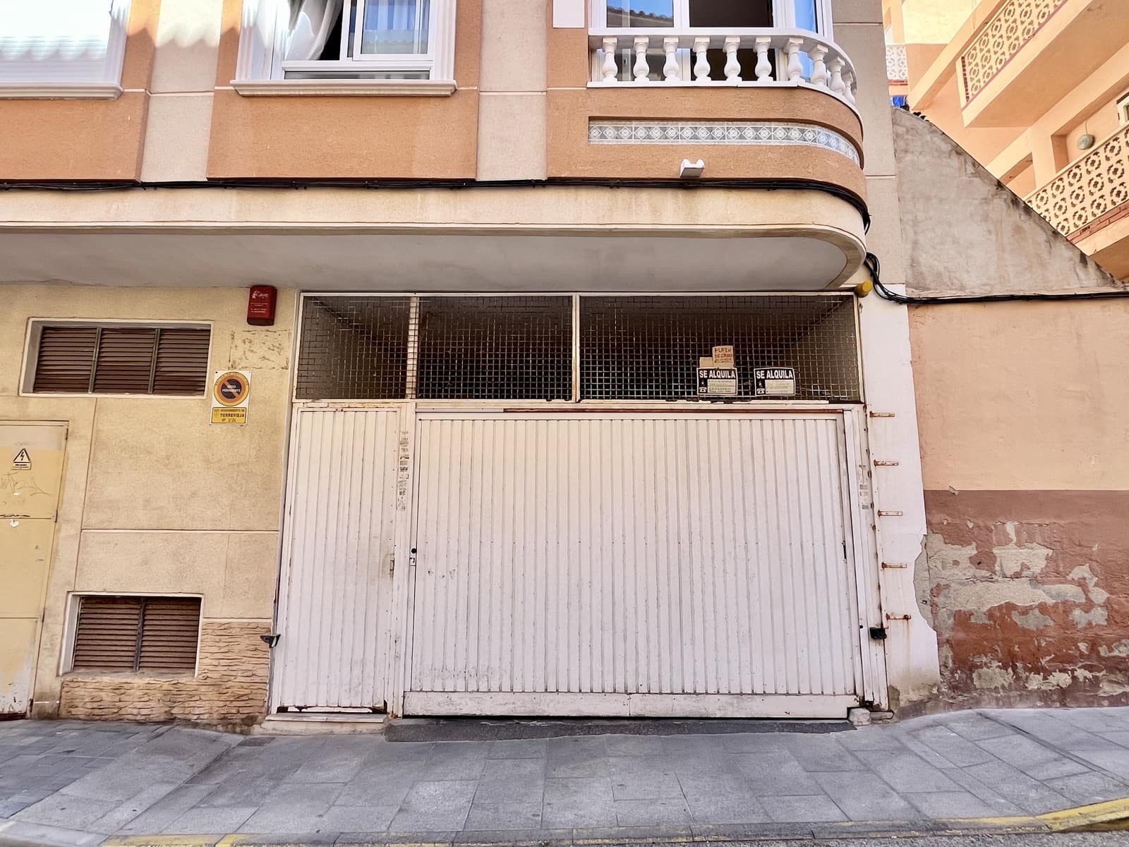 1 bedroom Flat for sale in Torrevieja with pool garage - € 125,000 (Ref: 9733869)