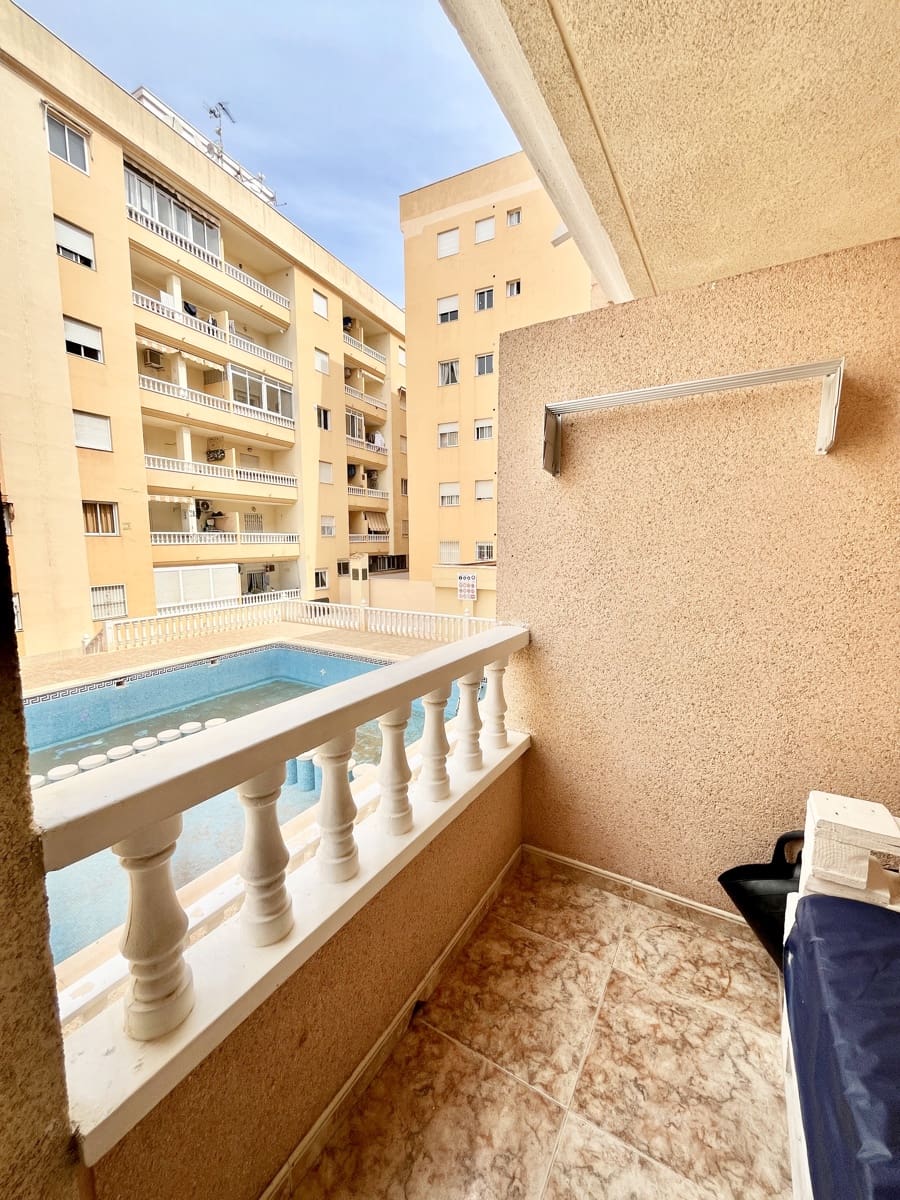 1 soverom Leilighet til salgs i Torrevieja med svømmebasseng - € 105 000 (Ref: 9750965)