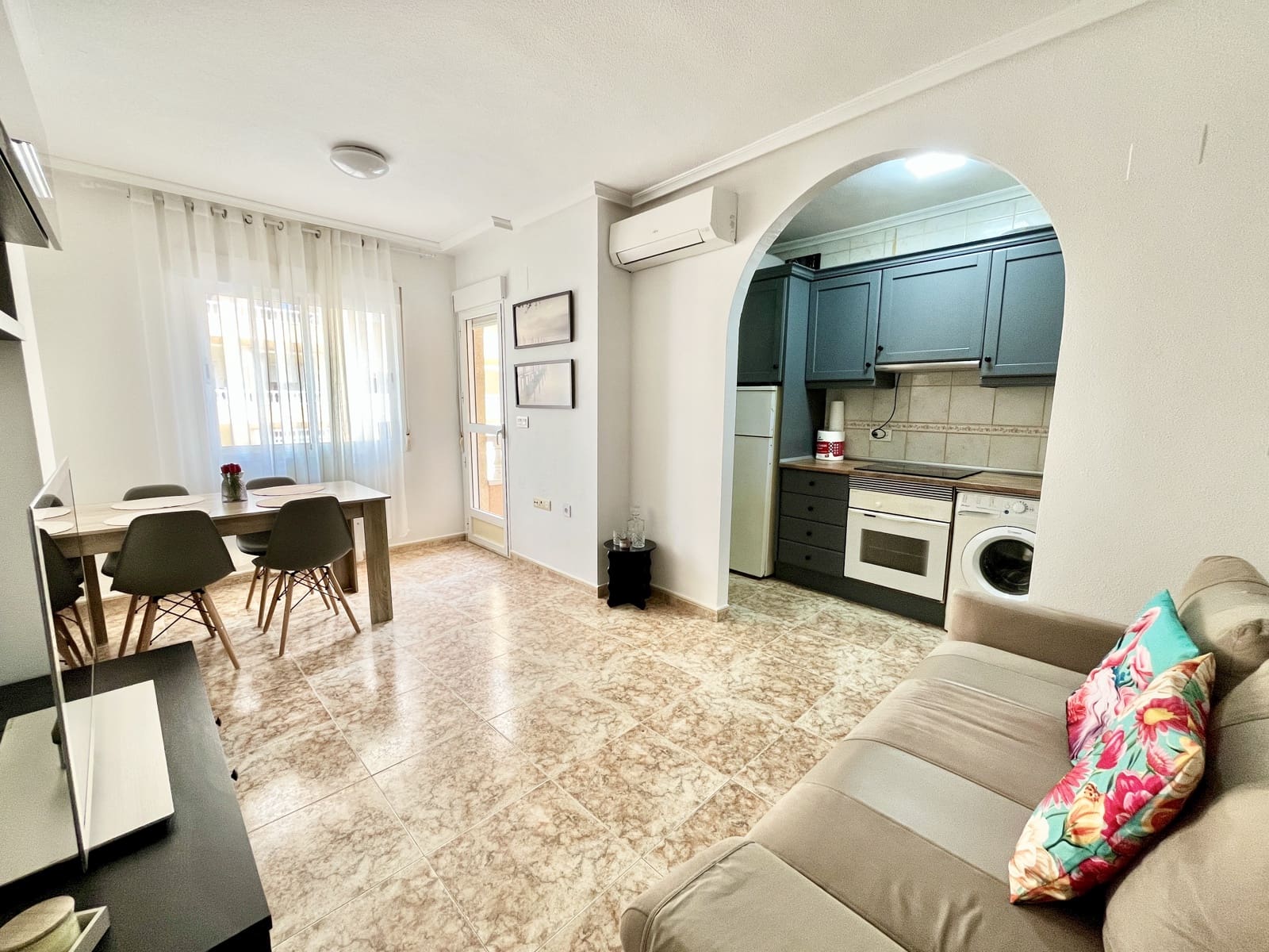 1 soverom Leilighet til salgs i Torrevieja med svømmebasseng - € 105 000 (Ref: 9750965)