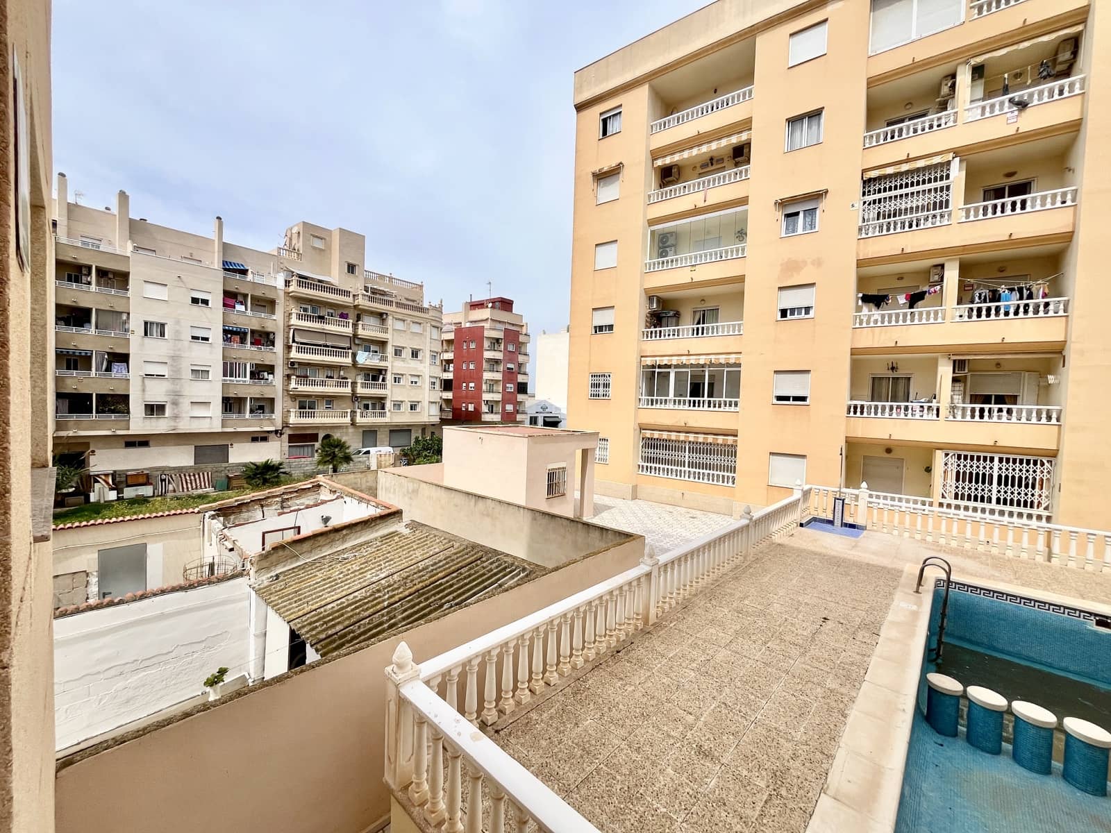 1 soverom Leilighet til salgs i Torrevieja med svømmebasseng - € 105 000 (Ref: 9750965)
