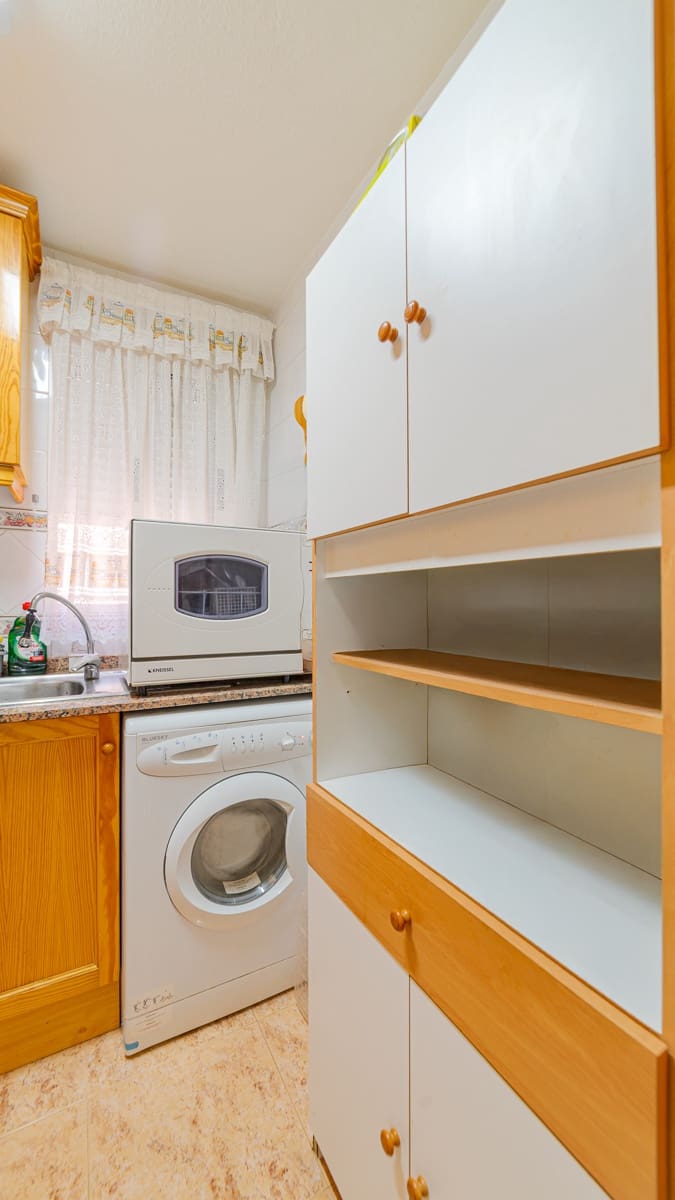 2 soverom Leilighet til salgs i Torrevieja med svømmebasseng - € 125 000 (Ref: 9758104)