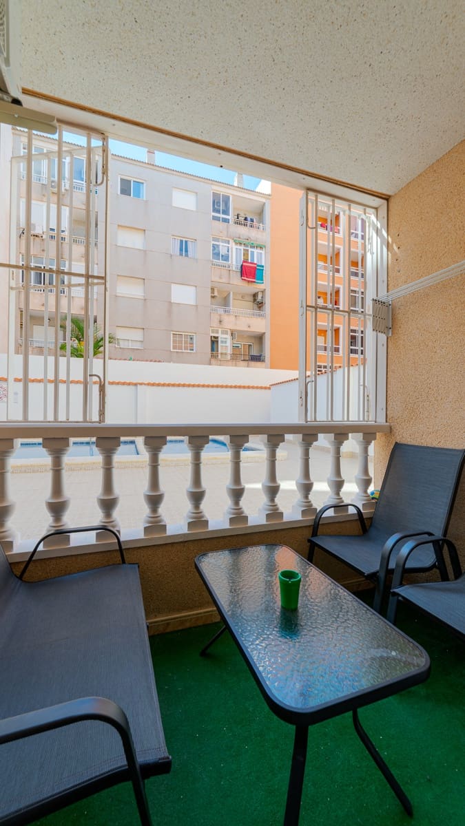 2 soverom Leilighet til salgs i Torrevieja med svømmebasseng - € 125 000 (Ref: 9758104)