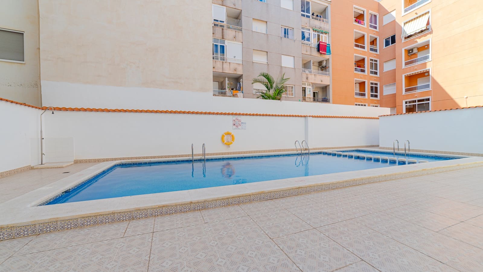 2 soverom Leilighet til salgs i Torrevieja med svømmebasseng - € 125 000 (Ref: 9758104)