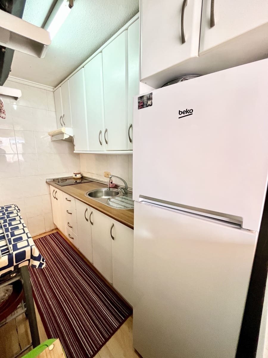 1 bedroom Penthouse for sale in Torrevieja with pool - € 115,000 (Ref: 9758109)